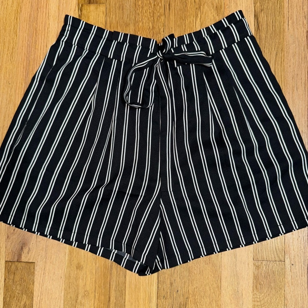 DR2 High Waist Black and White Striped Shorts